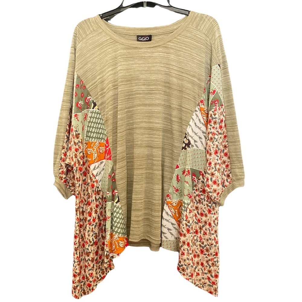 Gigio’s USA NWT Floral Flowy Top